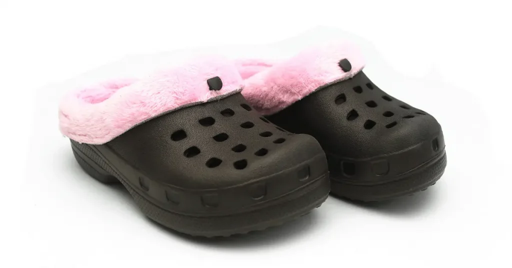 can you wear crocs in winter